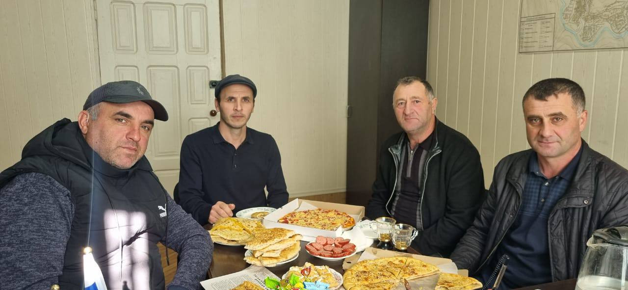 Директор ГБУ РД ЦСОН в МО «Рутульский район» Османов Амрах Н. присутствовал на встрече с участником мобилизованного в СВО на Украине